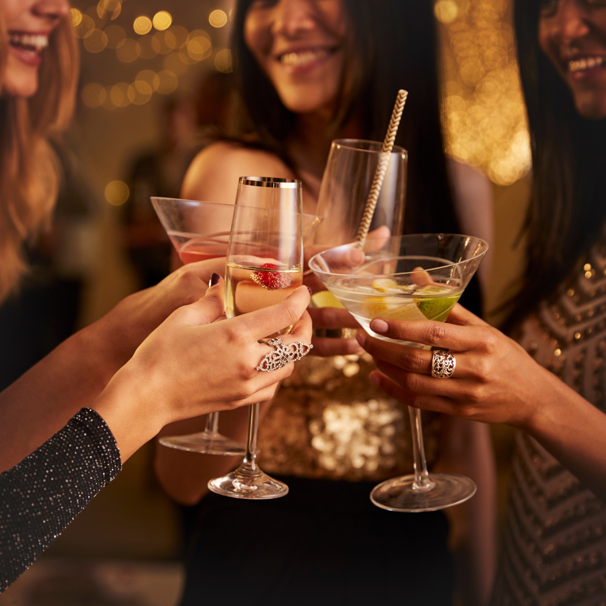 Trang sức tiệc tối: Chọn sao cho sang trọng mà không “quá tay”?