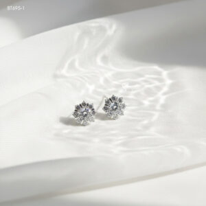 BT695 Bông tai bạc Ý Senyda 1 hột viền hoa đá 4.5li