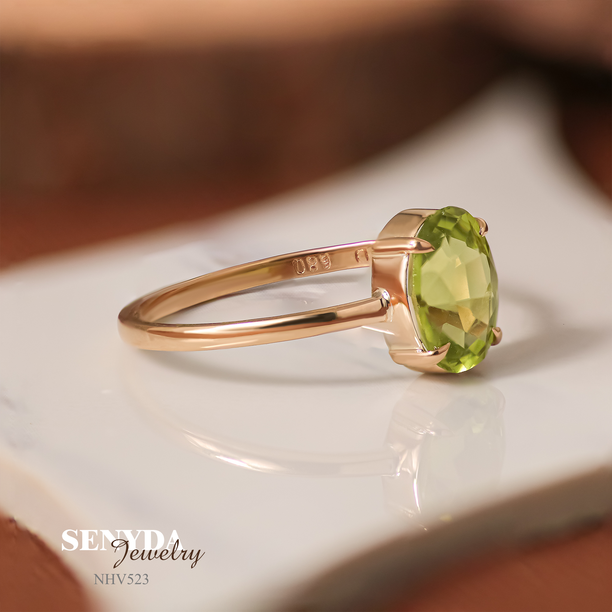 NHV523 Nhẫn vàng Senyda mặt đá Peridot oval đai trơn