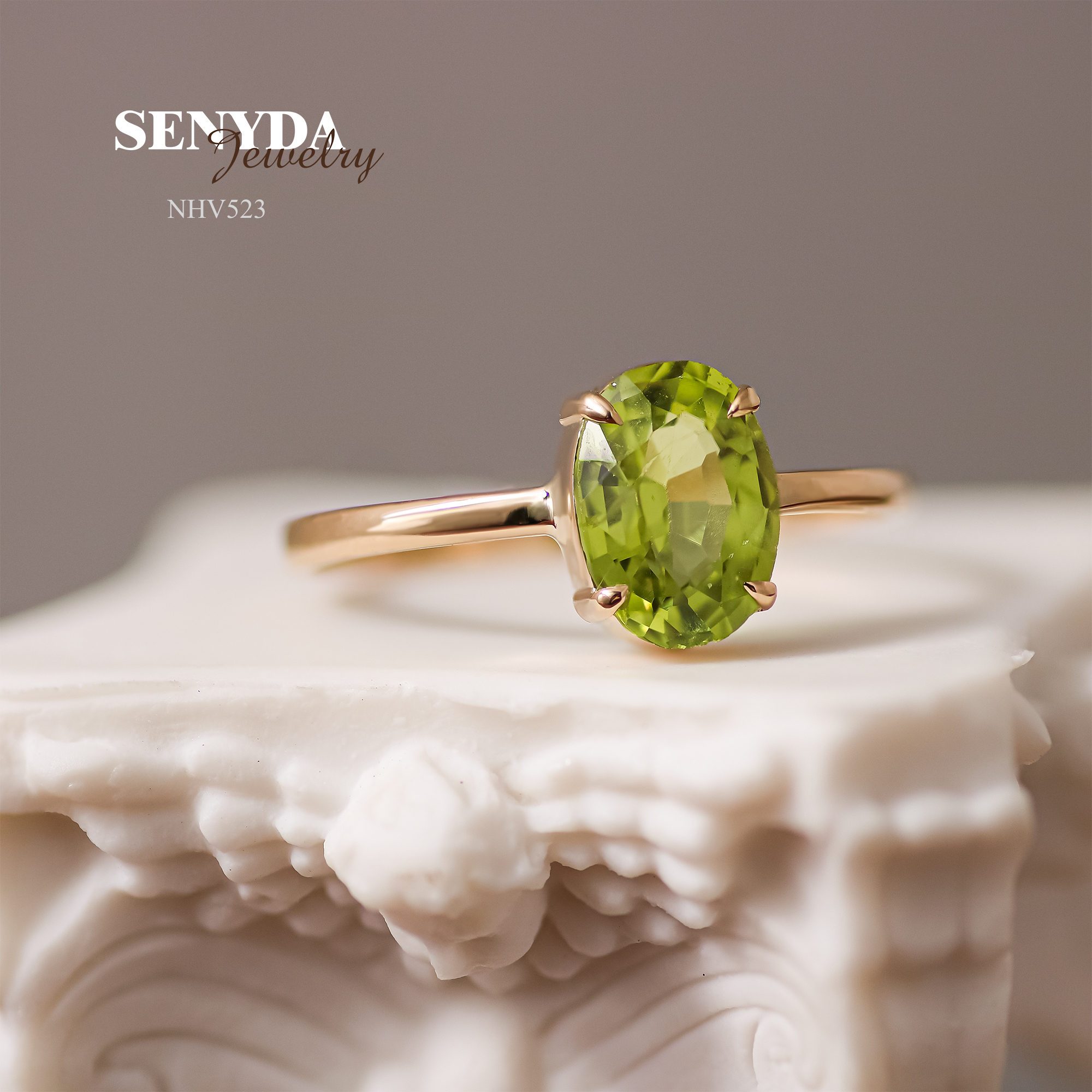 NHV523 Nhẫn vàng Senyda mặt đá Peridot oval đai trơn