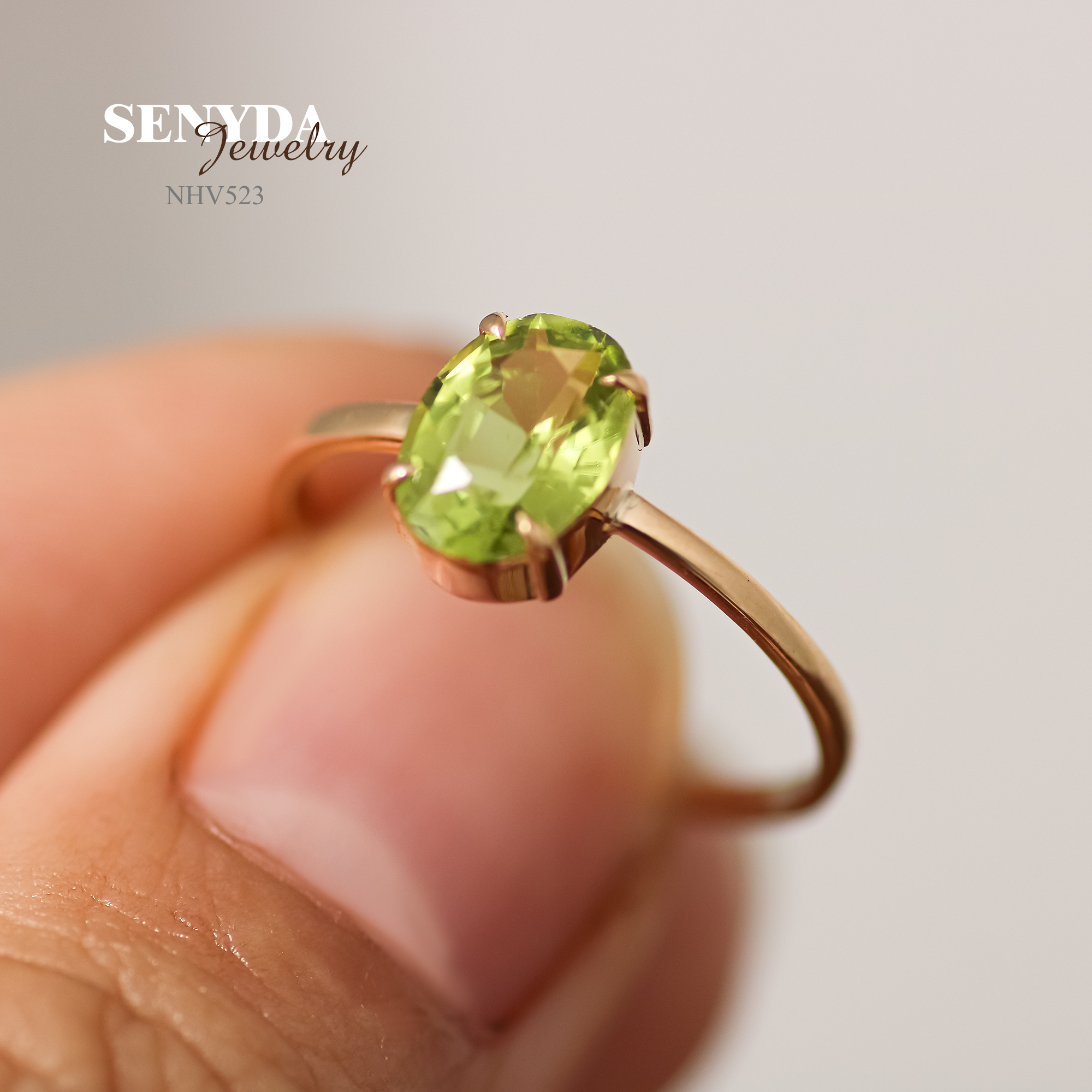 NHV523 Nhẫn vàng Senyda mặt đá Peridot oval đai trơn