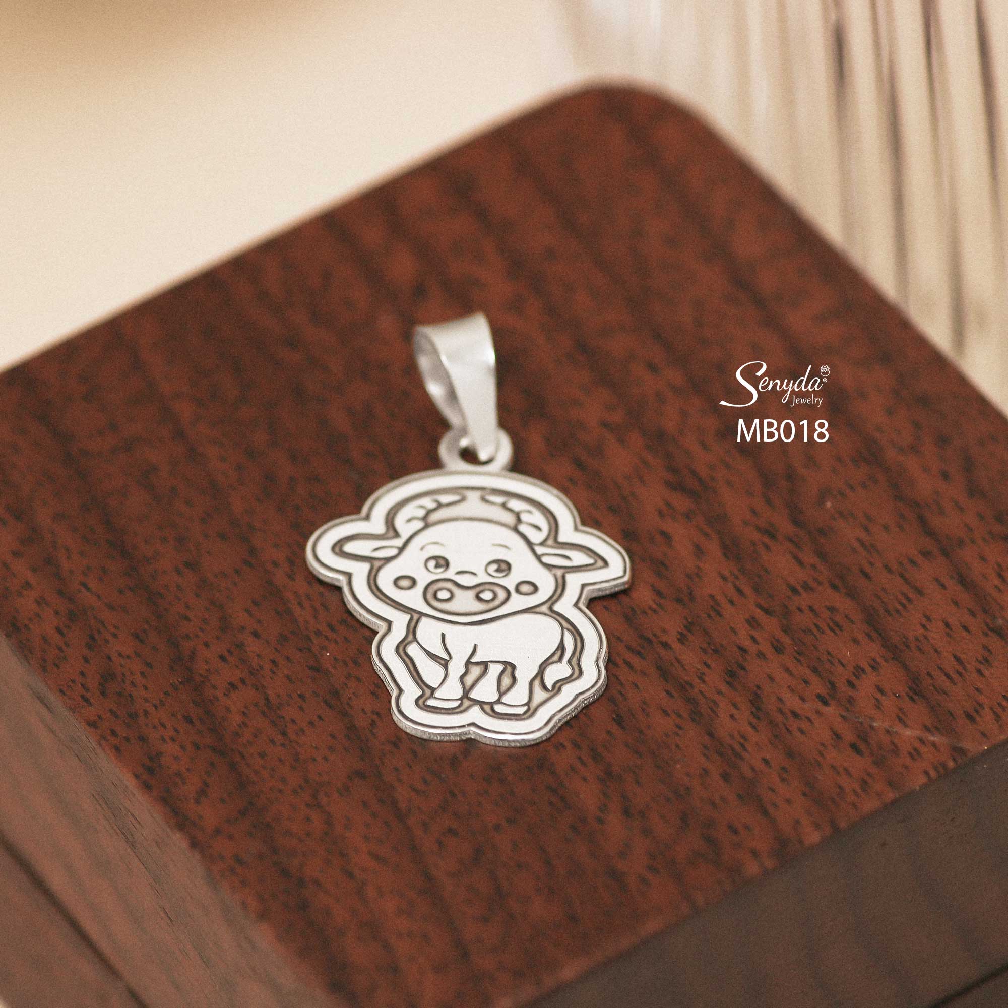 Cách chọn màu sắc và chất liệu trang sức cho trẻ nhỏ