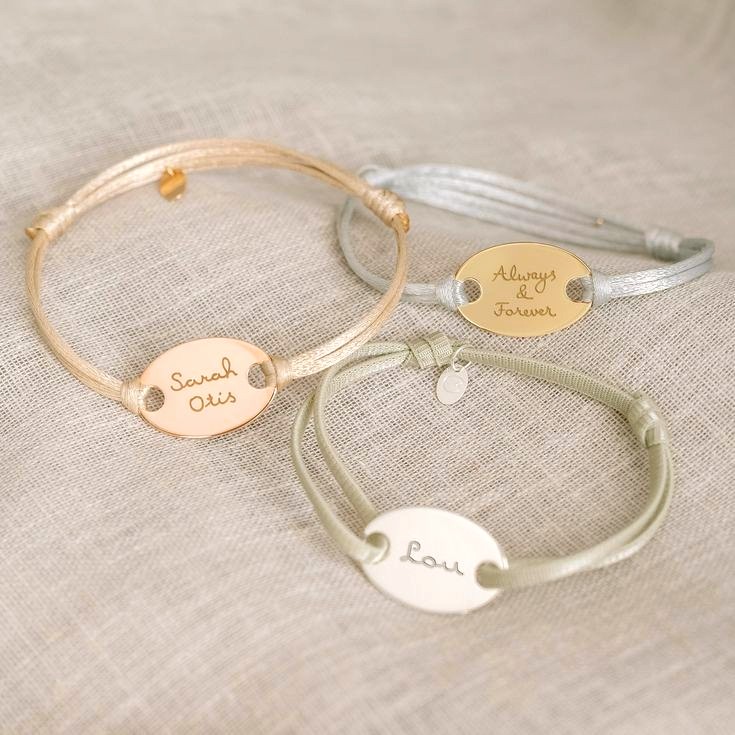 Cách chọn màu sắc và chất liệu trang sức cho trẻ nhỏ