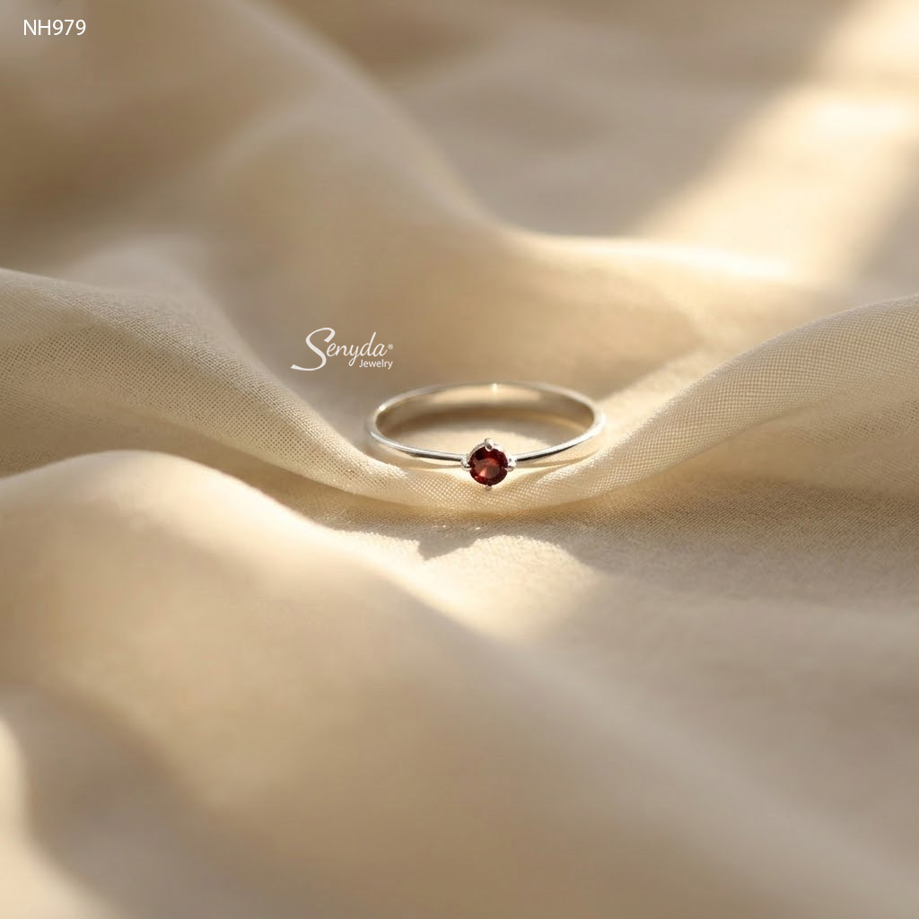 NH979 Nhẫn bạc Ý Senyda 1 hột Garnet 2,7mm 4 chấu đai nơ trơn