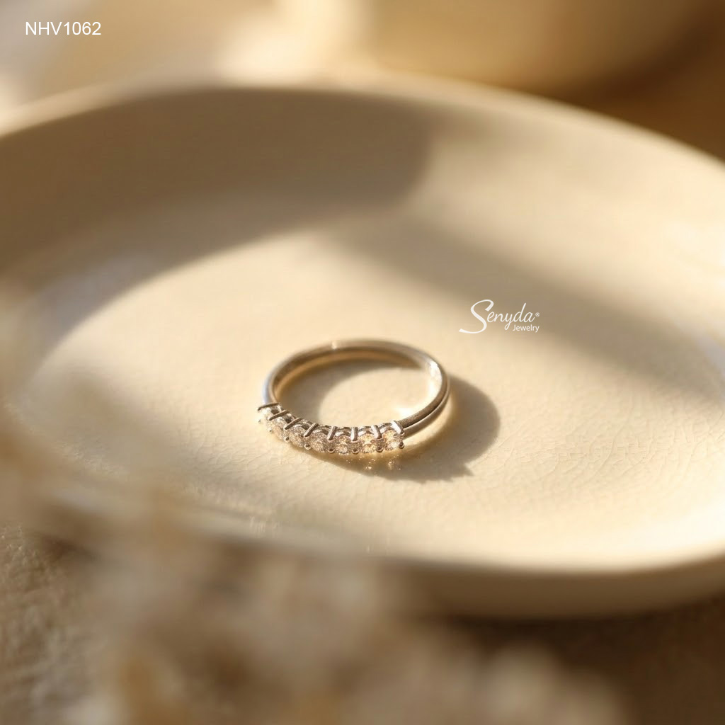 NHV1061-NHV1062 Nhẫn vàng Senyda nụ 4 chấu đai trơn, nhẫn nửa hàng đá