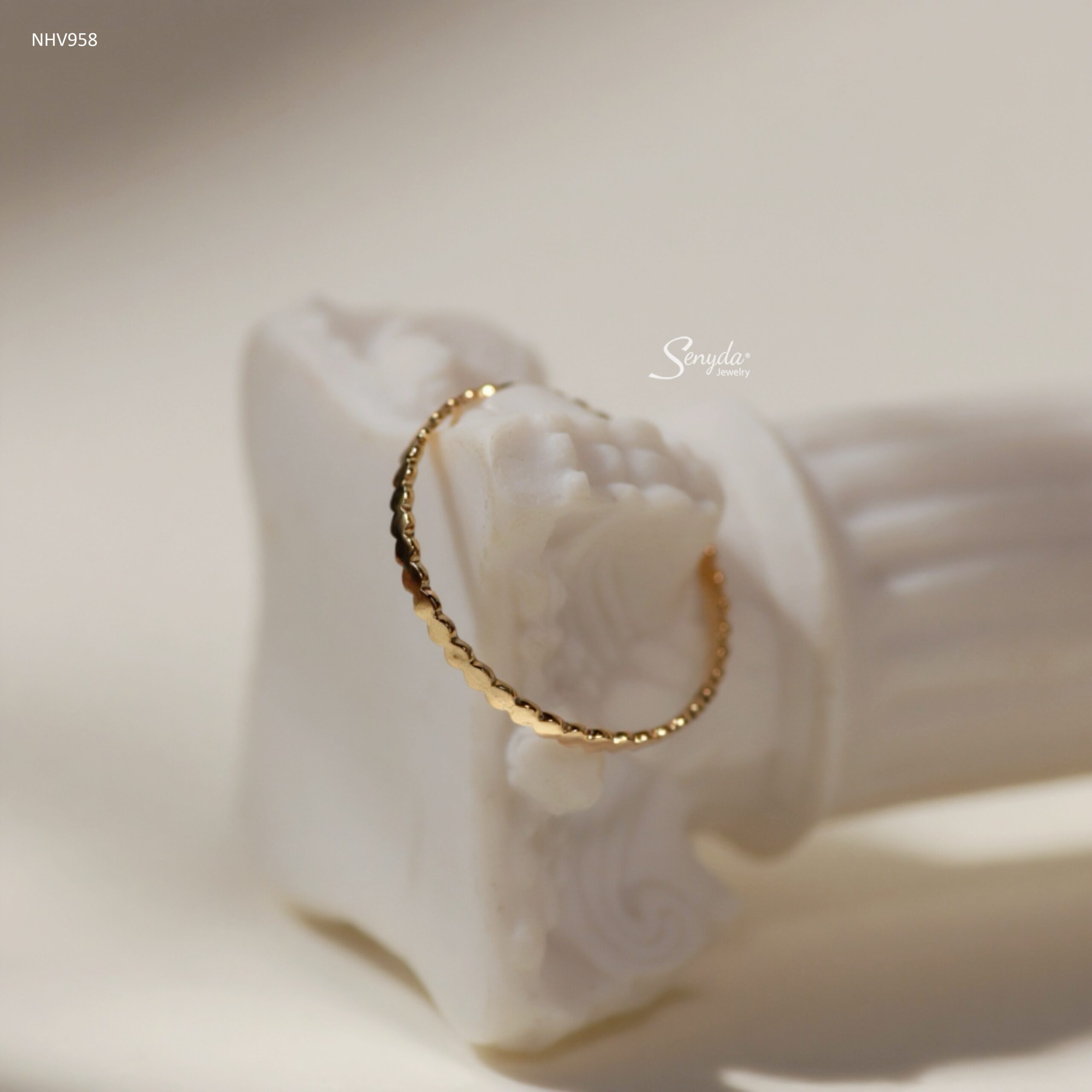 Nghệ thuật đeo nhẫn ở ngón út (Pinky ring): Bản lĩnh của sự tự do