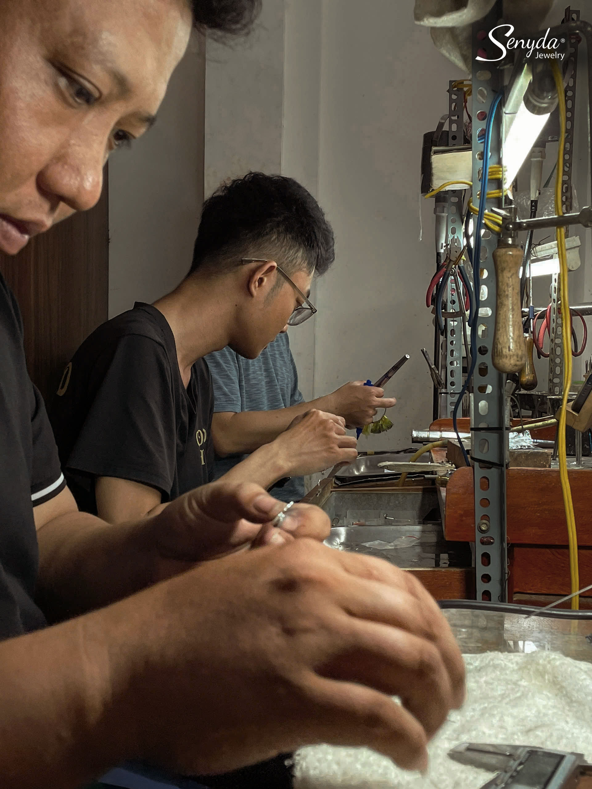 Trang sức anti-lost: Tại sao mẹ nên sắm ngay dây chuyền khắc tên cho bé?