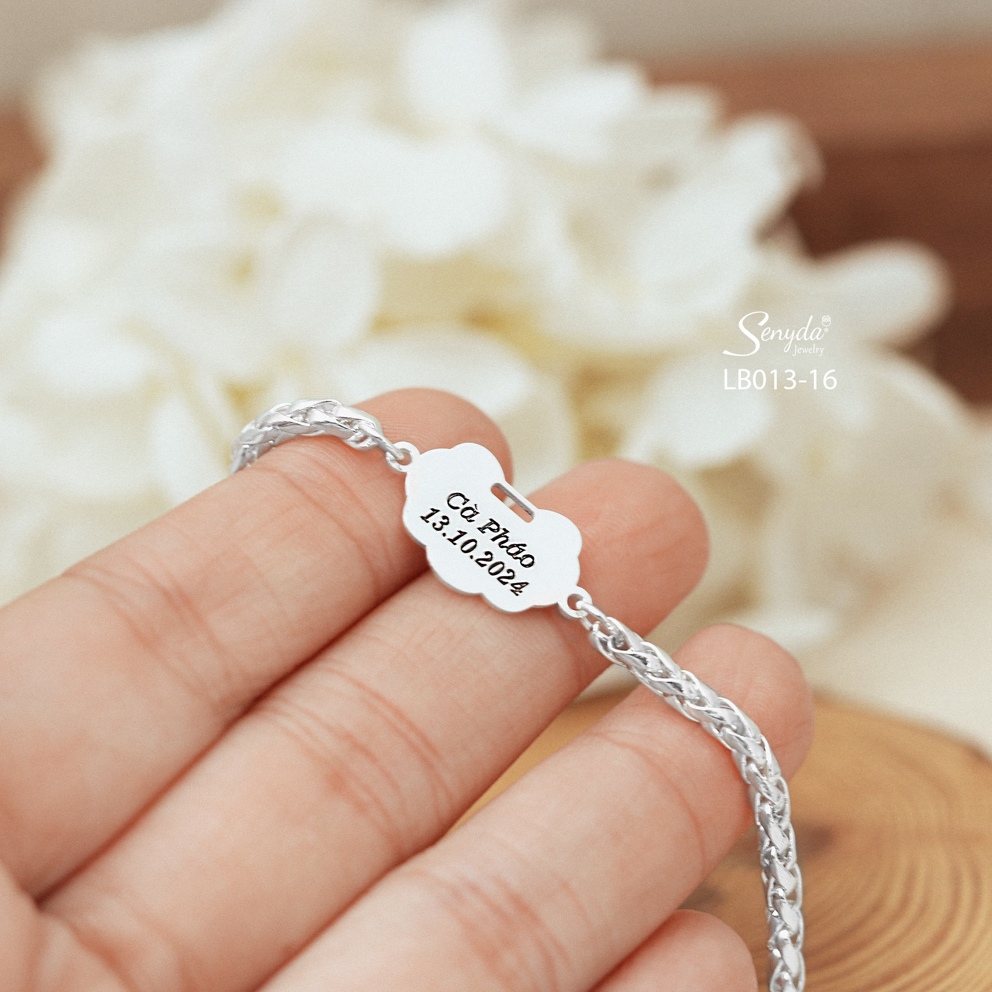 Trang sức anti-lost: Tại sao mẹ nên sắm ngay dây chuyền khắc tên cho bé?