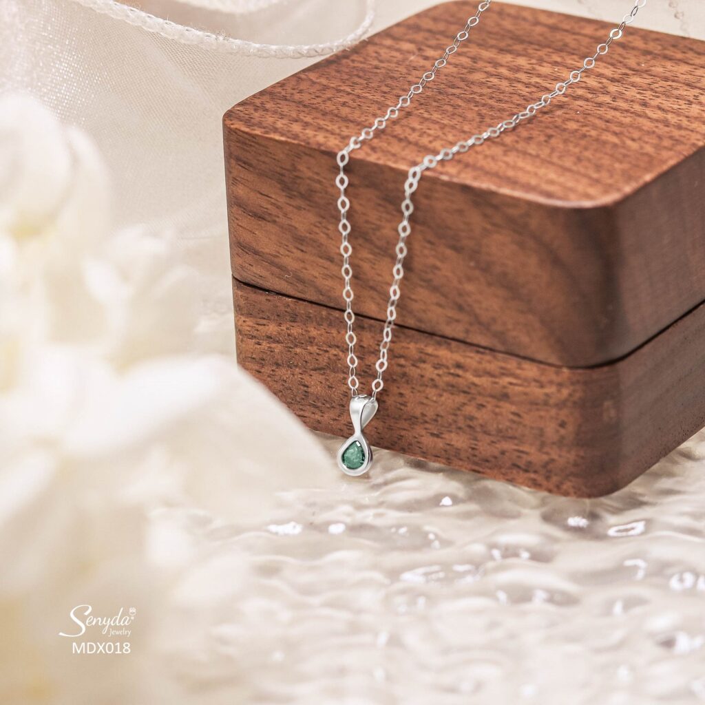 Top mẫu mặt dây chuyền vàng trắng đẹp, tinh tế và dễ phối đồ