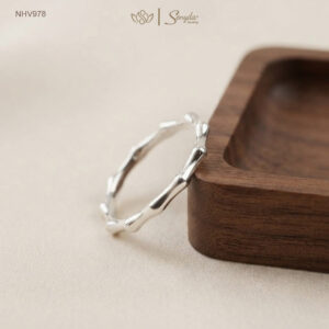 NHV978 Nhẫn vàng Senyda đai khúc tre